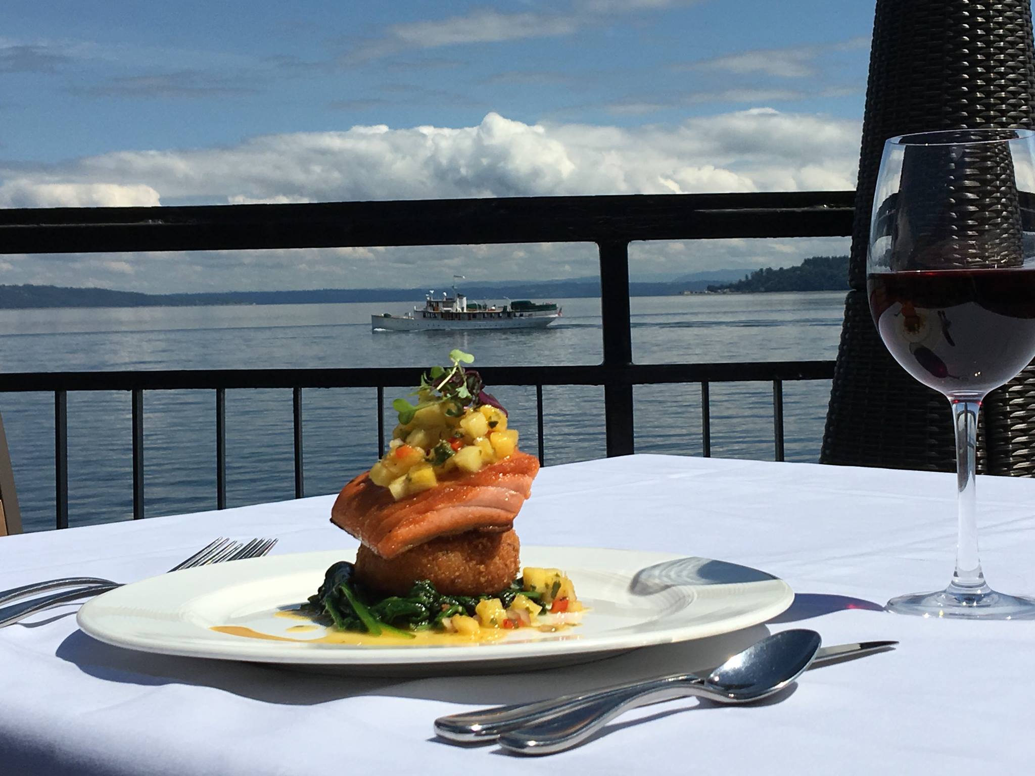 Move To Tacoma Outdoor Deck Dining In The Best Part Of Photo Courtesy Of The Lobster S Facebook Page